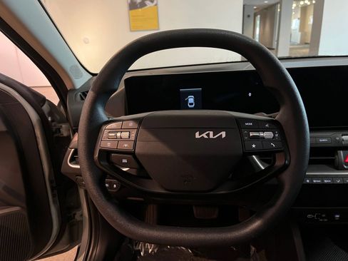 Used 2025 Kia K4 FWD image 27
