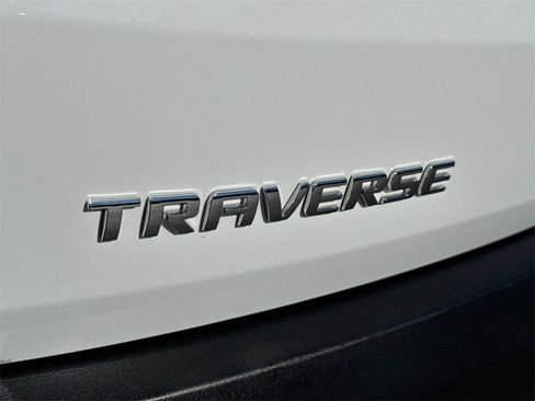 Used 2021 Chevrolet Traverse LT image 14