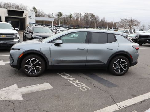 Used 2025 Chevrolet Equinox EV LT image 7