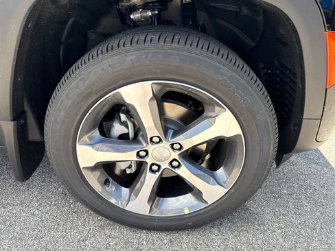 New 2026 Jeep Grand Cherokee Limited AWD/4WD image 9
