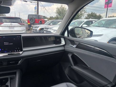 Used 2026 Volkswagen Tiguan SE FWD image 50