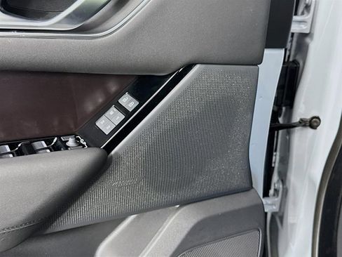 Used 2026 Land Rover Range Rover Velar Dynamic SE image 21