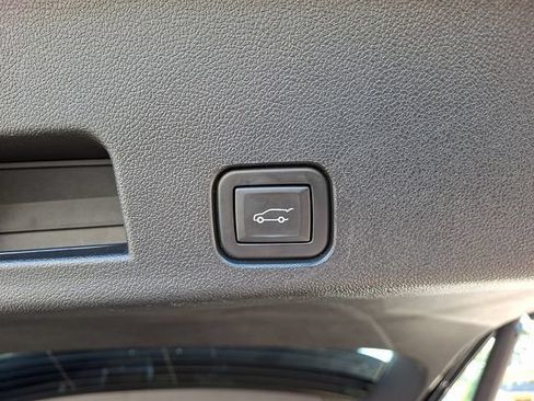 Used 2024 Chevrolet Traverse RS AWD/4WD image 41