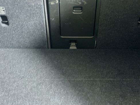 Used 2024 Volvo XC40 B5 Plus w/ Climate Package image 27