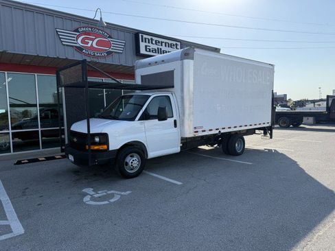 Used 2015 Chevrolet Express 3500 Extended image 2