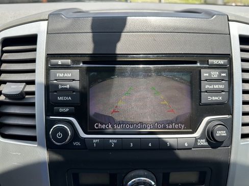 Used 2017 Nissan Frontier SV w/ SV Value Truck Package AWD/4WD image 11
