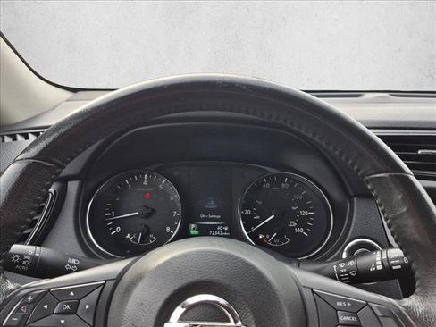 Used 2017 Nissan Rogue SV FWD image 11