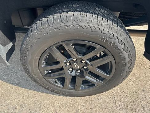 Used 2025 Chevrolet Silverado 1500 LT Trail Boss w/ Convenience Package II AWD/4WD image 5