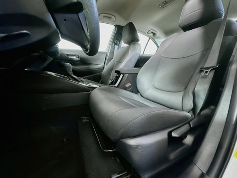 Used 2020 Toyota Corolla LE FWD image 13
