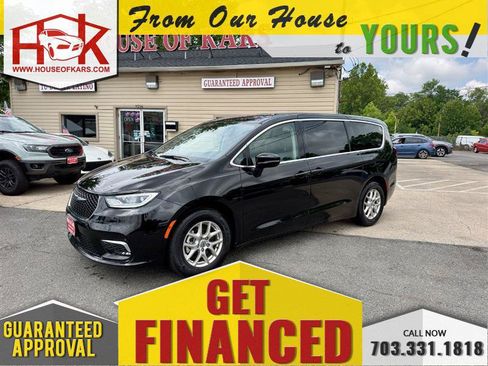 Used 2024 Chrysler Pacifica Touring-L FWD image 1