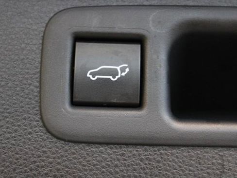 Certified 2021 Toyota Highlander XLE image 32