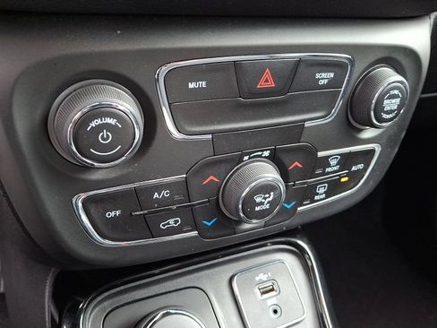 Used 2019 Jeep Compass Latitude image 16