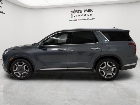 Used 2024 Hyundai Palisade Limited FWD image 2