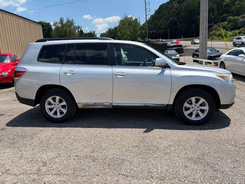 Used 2012 Toyota Highlander FWD w/ Tech Pkg image 4