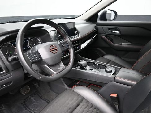 Used 2025 Nissan Rogue SV AWD/4WD image 19