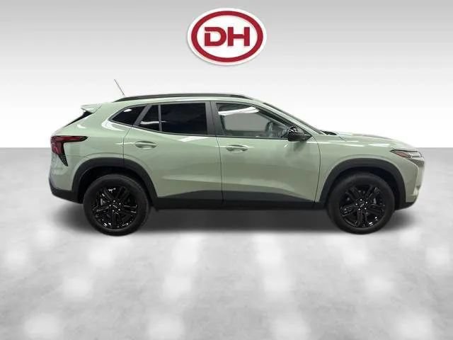 Used 2025 Chevrolet Trax ACTIV w/ Driver Confidence Package FWD image 2
