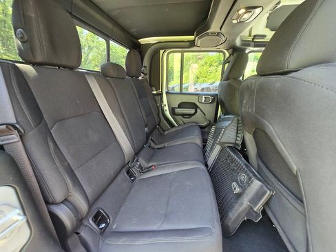 Used 2023 Jeep Gladiator Sport AWD/4WD image 17
