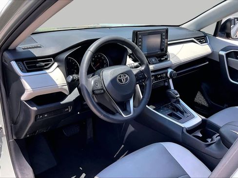 Used 2020 Toyota RAV4 XLE Premium FWD image 18