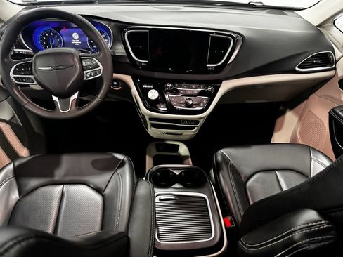 Used 2023 Chrysler Pacifica Touring-L FWD image 26