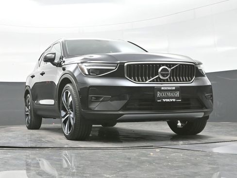 Used 2024 Volvo XC40 B5 Ultimate w/ Protection Package Premier image 22
