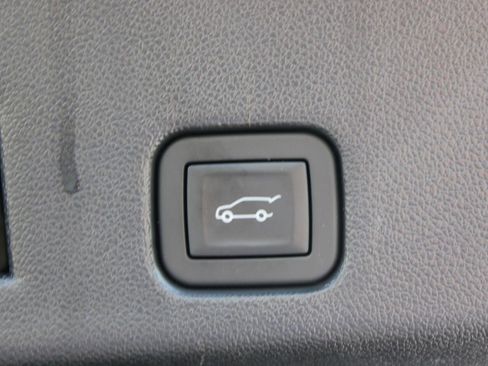 Used 2025 Buick Enclave Preferred FWD image 11