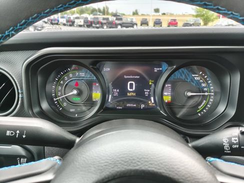 Used 2024 Jeep Wrangler Unlimited Rubicon 4xe w/ Convenience Group AWD/4WD image 33
