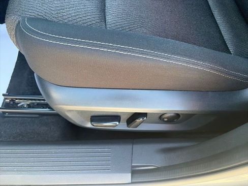 Used 2025 Nissan Rogue SV AWD/4WD image 18