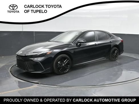 Used 2025 Toyota Camry SE w/ Convenience Package FWD image 1