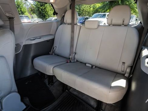 Used 2018 Toyota Sienna XLE w/ XLE Navigation Package AWD/4WD image 36