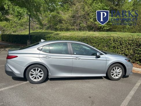 Used 2025 Toyota Camry LE image 31