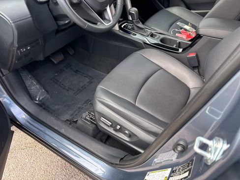 Used 2023 Toyota Corolla Cross XLE image 14