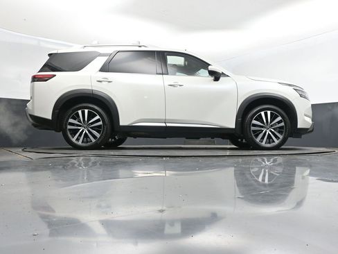 Used 2024 Nissan Pathfinder Platinum w/ Cargo Package image 46