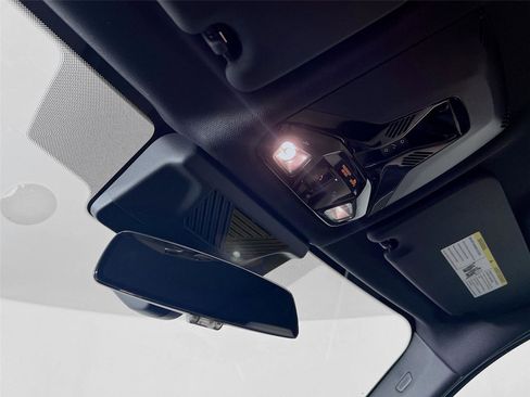 Used 2025 BMW X1 xDrive28i w/ Convenience Package image 11