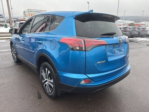 Used 2018 Toyota RAV4 LE image 7