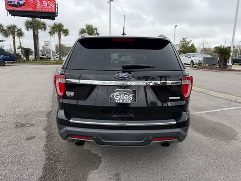 Used 2018 Ford Explorer XLT w/ Equipment Group 201A image 4