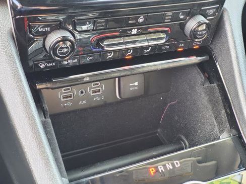 Used 2022 Jeep Grand Cherokee Limited image 18