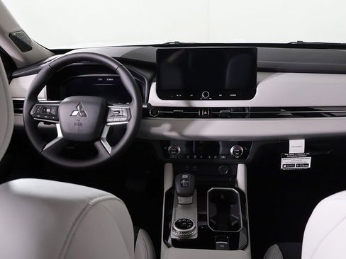 New 2025 Mitsubishi Outlander SE FWD image 46