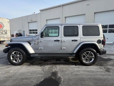 Used 2020 Jeep Wrangler Unlimited Sahara image 2