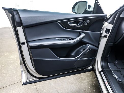 Used 2023 Audi Q8 Premium Plus w/ Premium Plus Package image 22