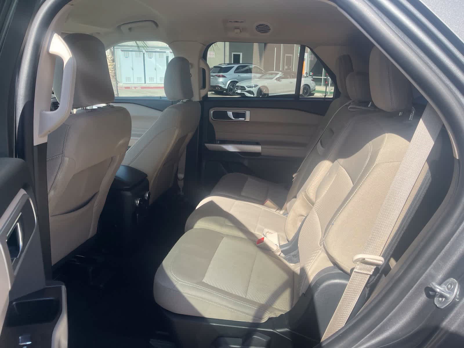 Used 2023 Ford Explorer XLT RWD image 3