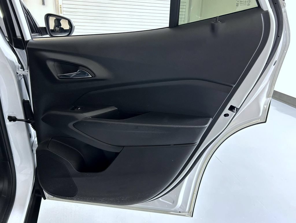 Used 2025 Chevrolet Trax LT FWD image 17
