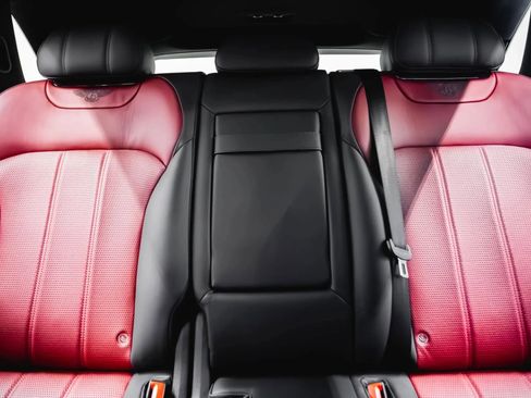 Used 2019 Bentley Bentayga image 37