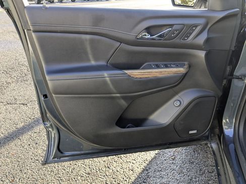 Used 2019 GMC Acadia Denali w/ Technology Package image 9