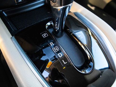 Used 2016 Nissan Rogue SL image 26