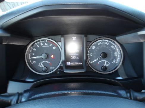 Used 2021 Toyota Tacoma TRD Off-Road image 17