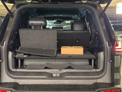 New 2025 Lexus LX 700h Luxury image 9