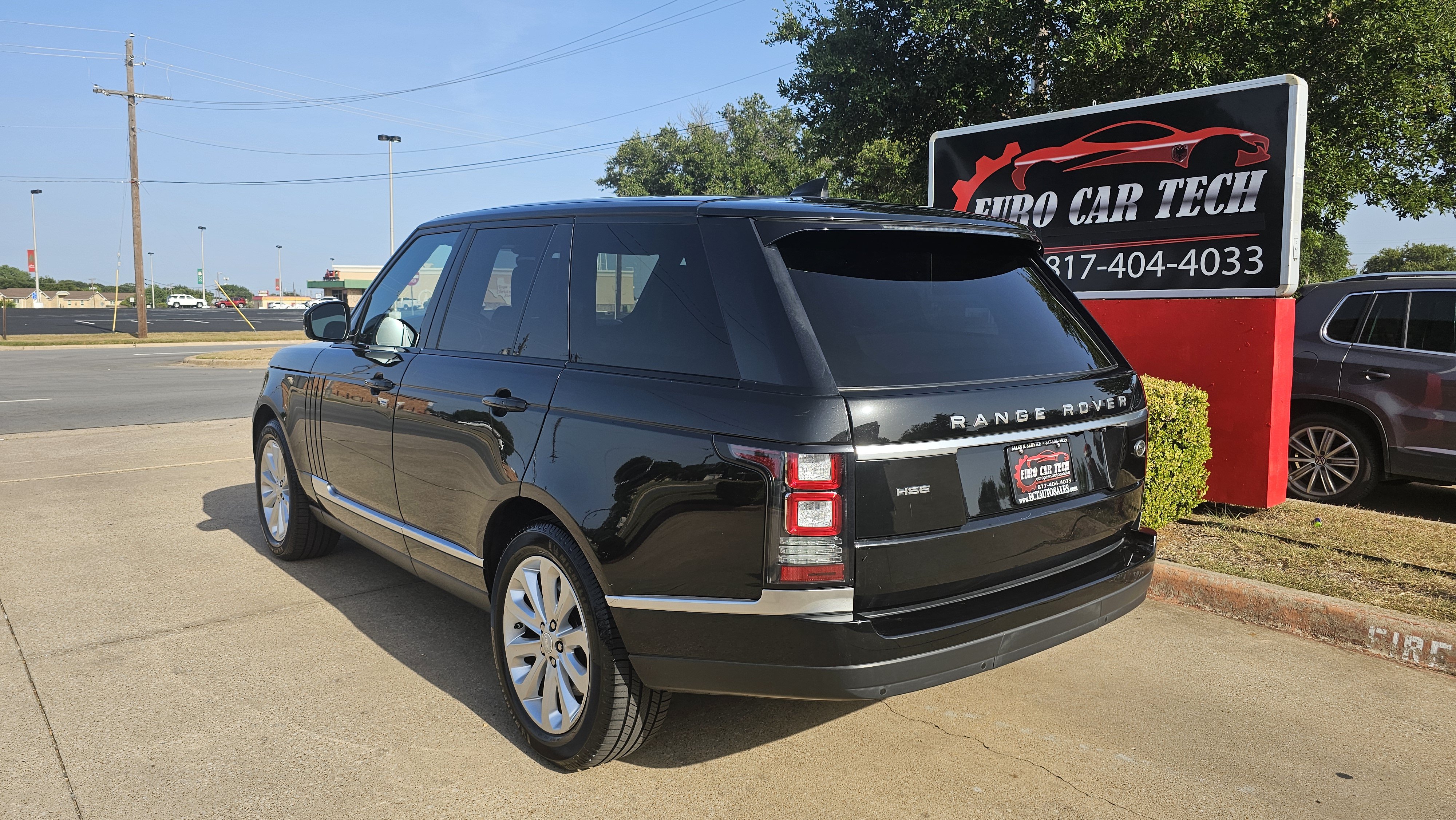 Used 2017 Land Rover Range Rover HSE AWD/4WD image 3