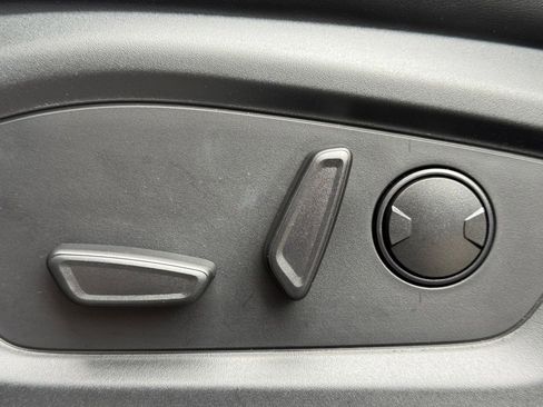 Used 2025 Ford Explorer ST-Line image 19