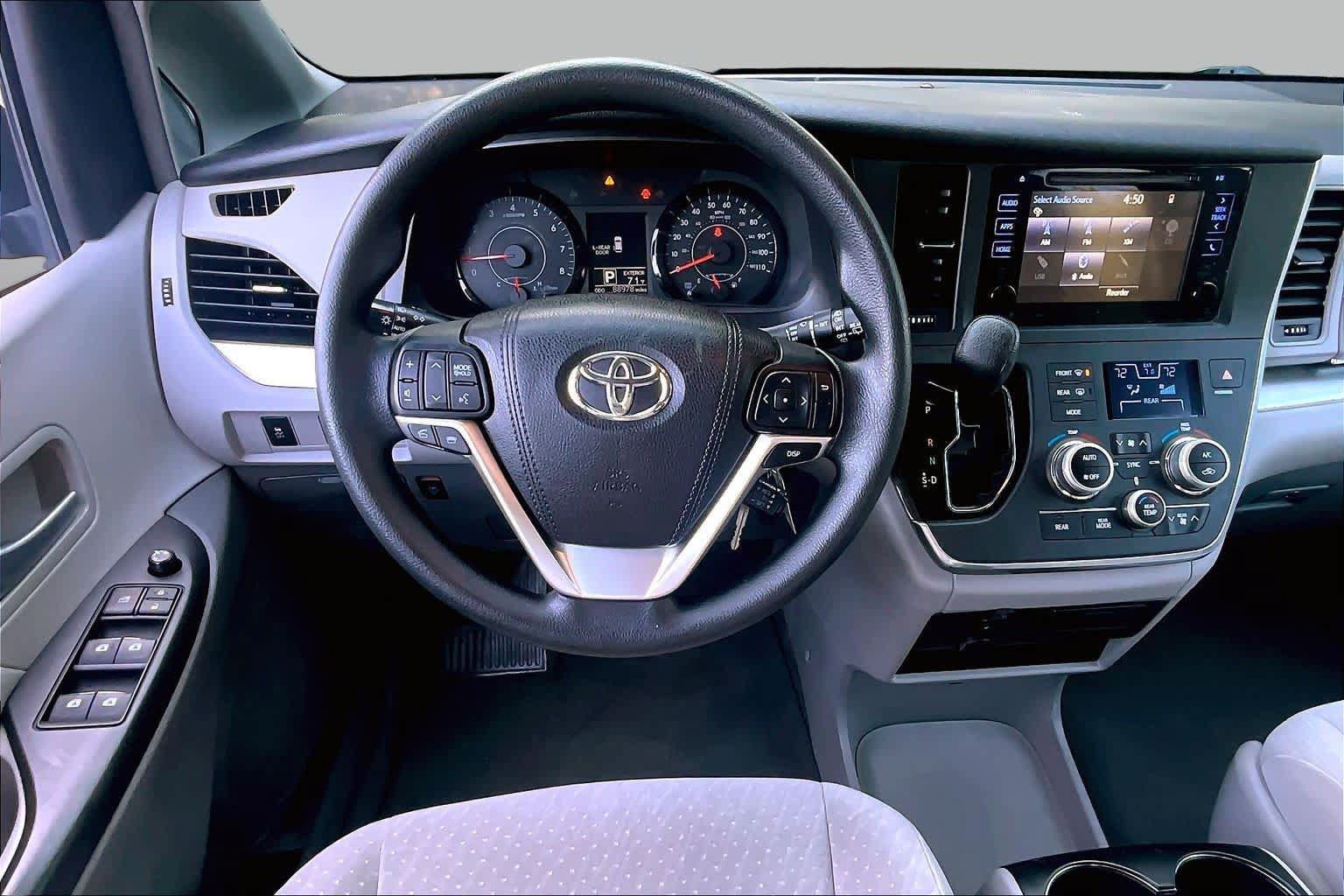 Certified 2017 Toyota Sienna LE FWD image 6