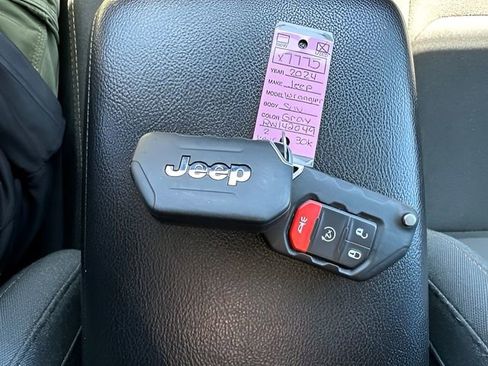 Used 2024 Jeep Wrangler Unlimited AWD/4WD image 24
